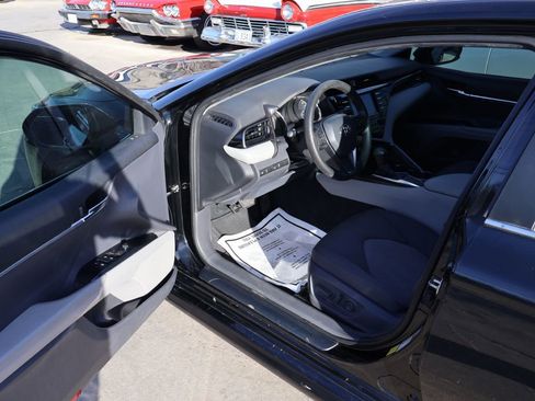 Used 2020 Toyota Camry LE image 13