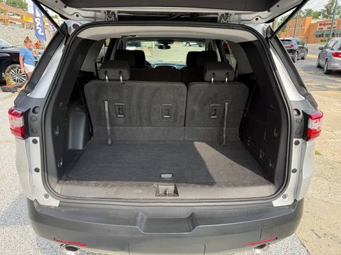 Used 2020 Chevrolet Traverse LT FWD image 3