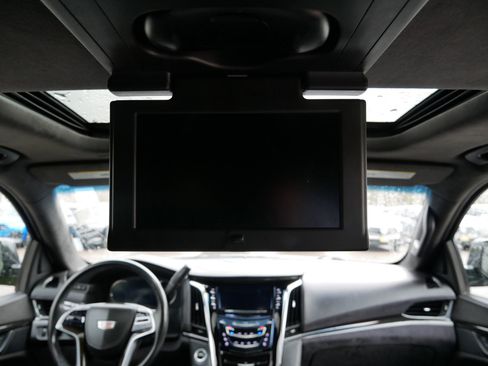 Used 2017 Cadillac Escalade ESV Platinum AWD/4WD image 12