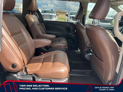 Used 2018 Toyota Sienna Limited Premium FWD image 18