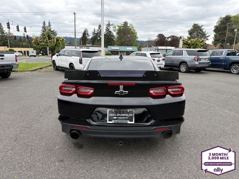 Used 2021 Chevrolet Camaro LT w/ Technology Package RWD image 4