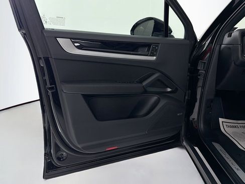 Certified 2025 Porsche Cayenne S AWD/4WD image 12