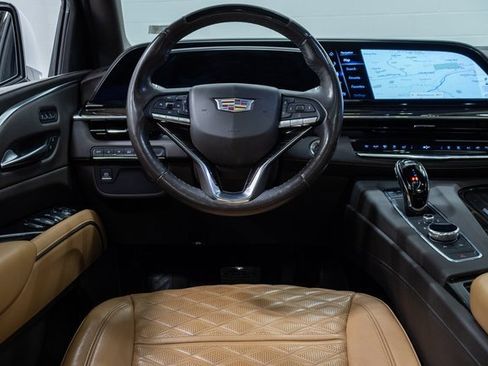 Used 2022 Cadillac Escalade Premium Luxury image 3
