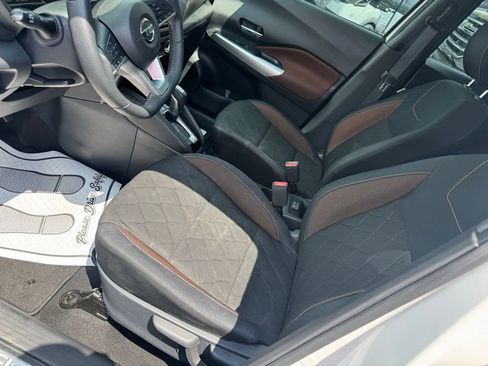 Used 2018 Nissan Kicks SR FWD image 15