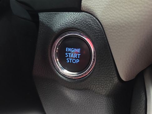Used 2021 Toyota RAV4 Limited AWD/4WD image 18