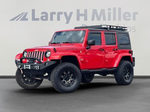 Used 2018 Jeep Wrangler Unlimited Sahara w/ Connectivity Group AWD/4WD image 2