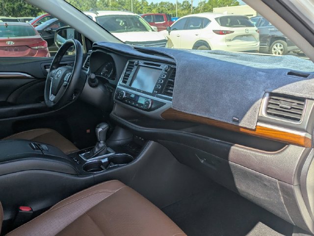 Used 2019 Toyota Highlander Limited AWD/4WD image 31