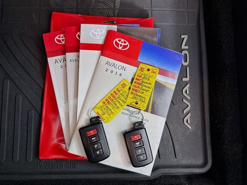 Certified 2016 Toyota Avalon XLE Premium FWD image 37