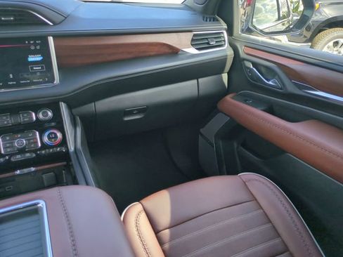 Certified 2023 GMC Yukon Denali Ultimate w/ LPO, Floor Liner Package AWD/4WD image 19