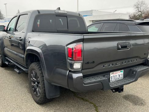 Used 2022 Toyota Tacoma Limited image 4