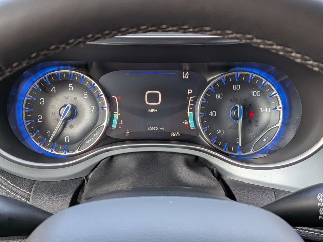 Used 2025 Chrysler Pacifica Limited FWD image 30