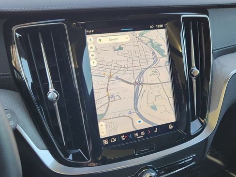 Used 2025 Volvo V60 B5 Cross Country Ultra image 7