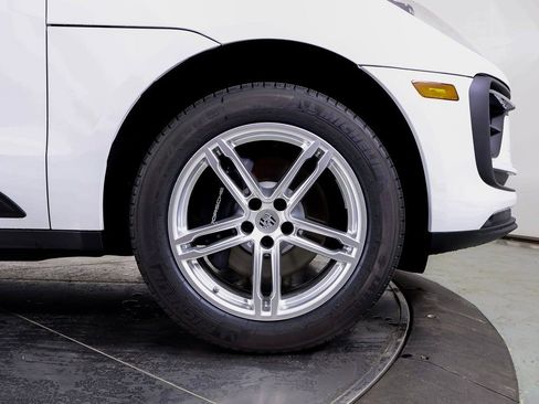 Certified 2025 Porsche Macan image 23