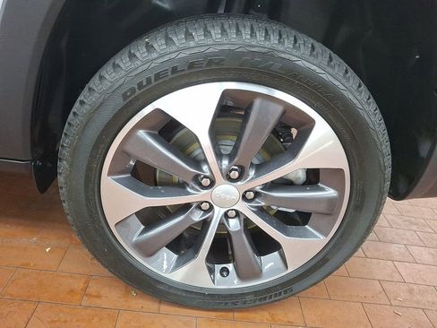 Used 2022 Jeep Cherokee Limited w/ Elite Package image 6