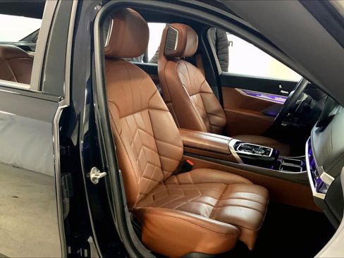 Certified 2023 BMW 760i xDrive image 8