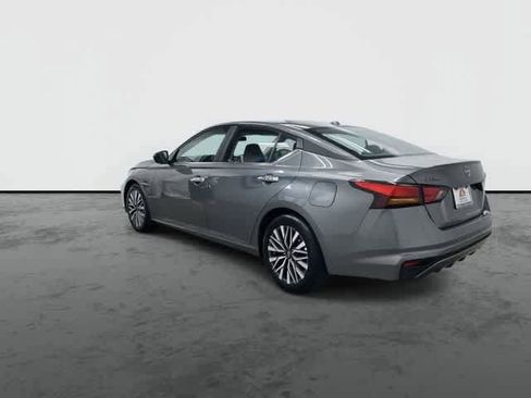 Used 2025 Nissan Altima 2.5 SV image 9