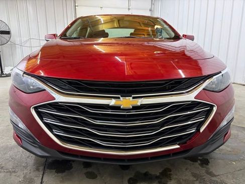 Used 2024 Chevrolet Malibu LT image 2