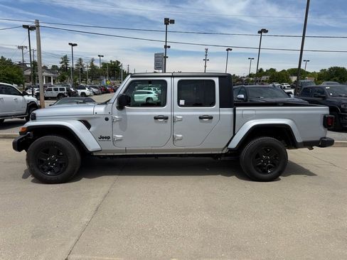 Used 2023 Jeep Gladiator Sport AWD/4WD image 8