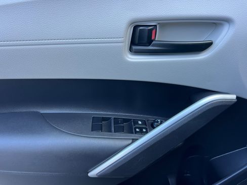 Used 2024 Toyota Corolla Cross L image 11