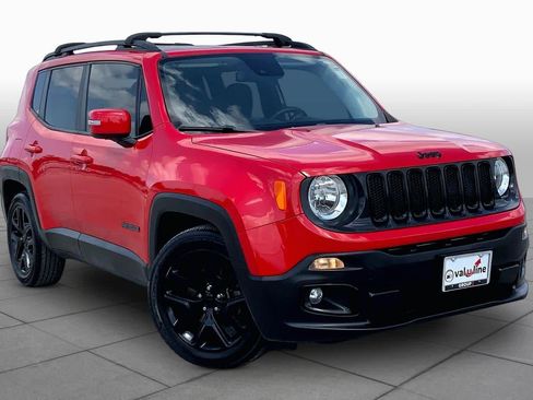 Used 2017 Jeep Renegade Altitude FWD image 3