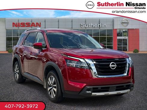 Used 2024 Nissan Pathfinder SL FWD image 1