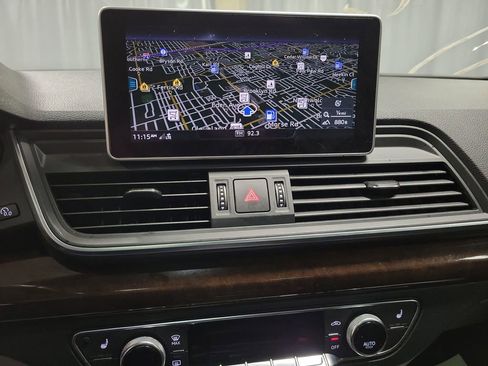 Used 2020 Audi Q5 Prestige w/ Prestige Package image 18