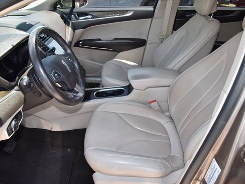 Used 2019 Lincoln MKC Reserve w/ MKC Technology Package FWD image 9