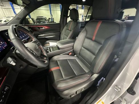 Used 2024 Chevrolet Traverse RS AWD/4WD image 17