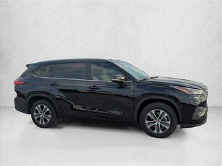 Certified 2023 Toyota Highlander XLE video 4