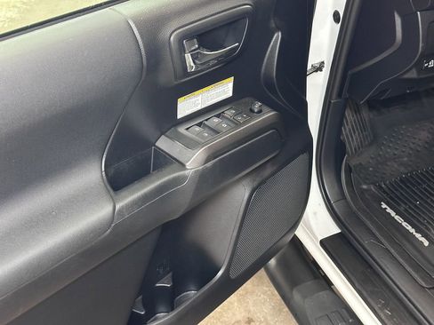 Used 2019 Toyota Tacoma TRD Off-Road image 21