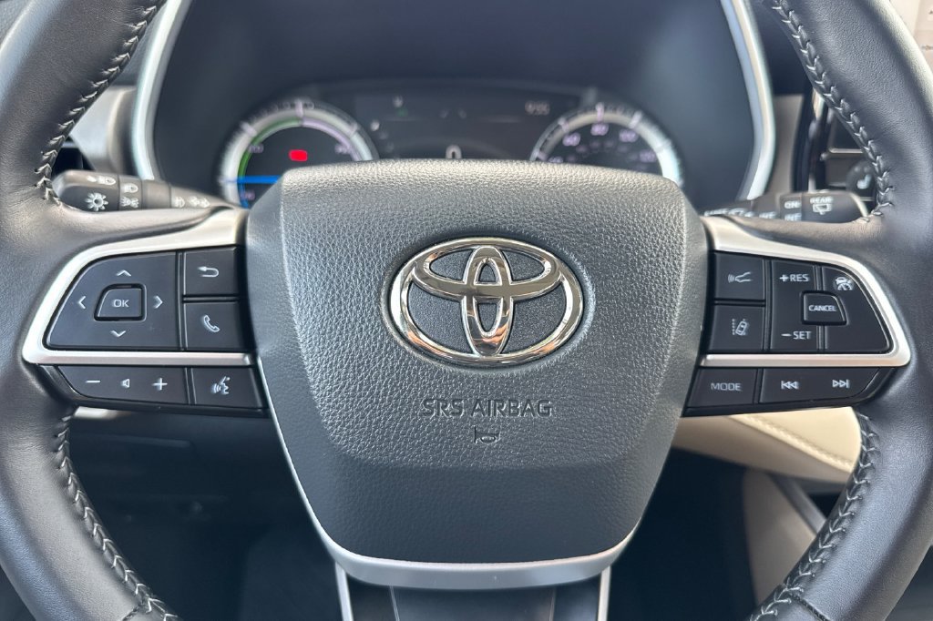 Used 2025 Toyota Highlander XLE AWD/4WD image 23