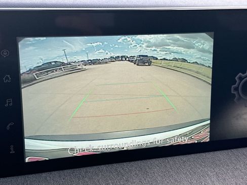 Used 2025 Nissan Kicks SV AWD/4WD image 16