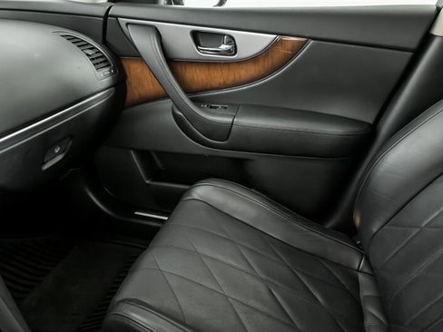Used 2014 INFINITI QX70 AWD w/ Premium Package image 37