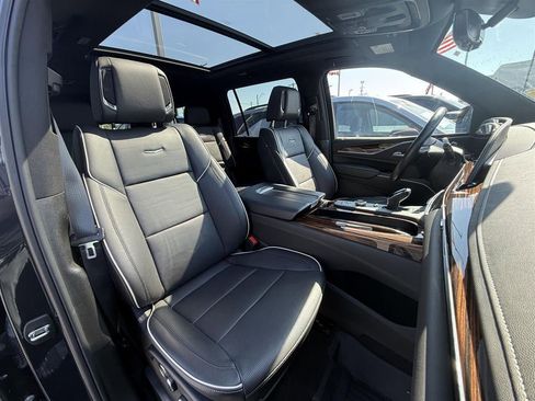 Used 2023 Cadillac Escalade ESV Premium Luxury w/ Performance Package AWD/4WD image 23