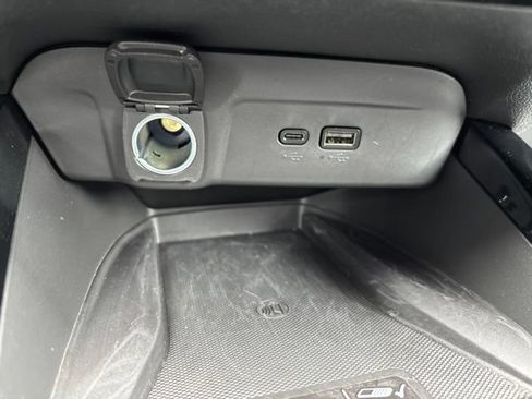 Used 2025 Chevrolet Trax LT w/ Sunroof Package FWD image 25