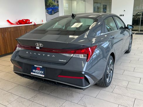 New 2026 Hyundai Elantra Limited FWD image 8
