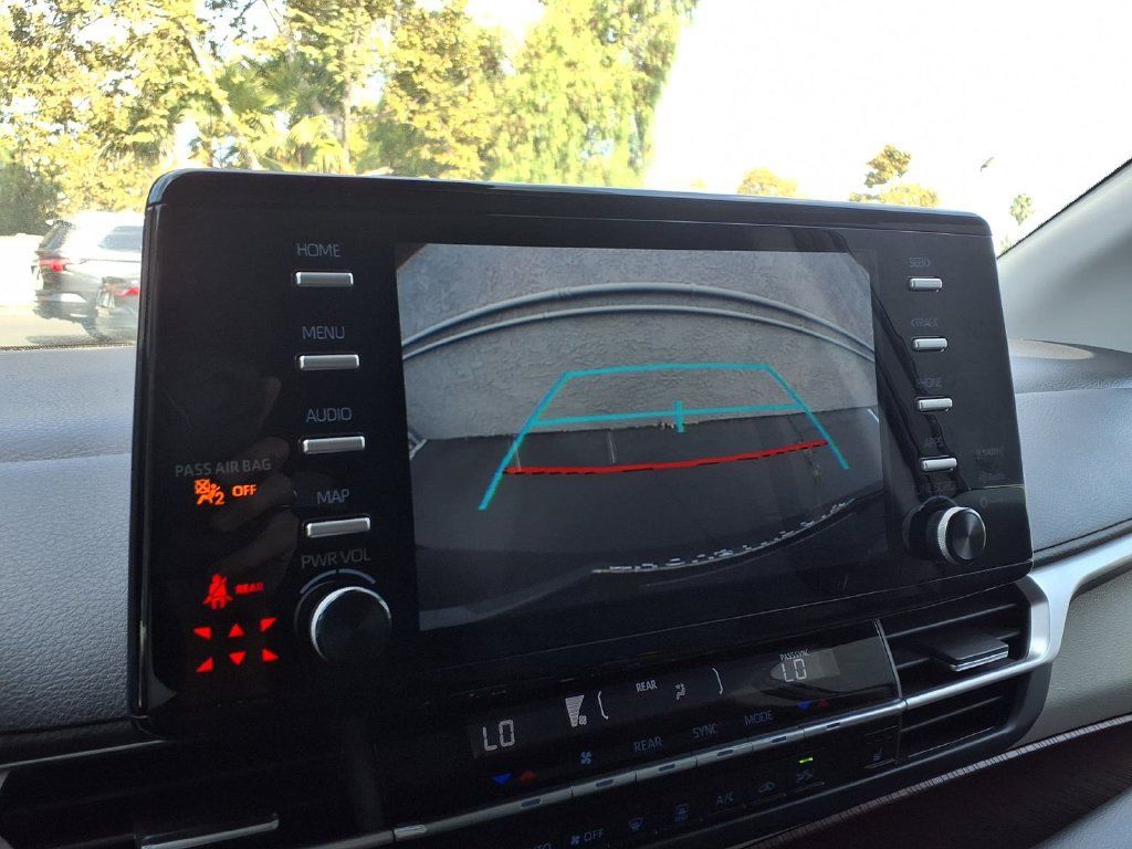 Certified 2024 Toyota Sienna XLE FWD image 11