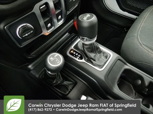 Used 2025 Jeep Wrangler Sport image 28