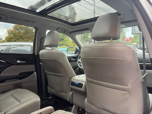 Used 2015 Toyota Highlander Limited Platinum image 17