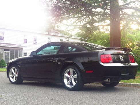 Used 2008 Ford Mustang GT RWD image 3