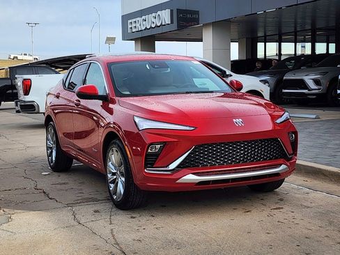 New 2026 Buick Envista Avenir image 2