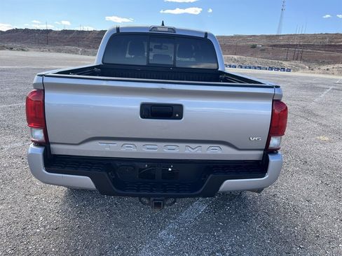 Used 2016 Toyota Tacoma TRD Sport w/ Exterior Package AWD/4WD image 7
