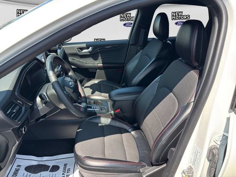 Used 2023 Ford Escape ST-Line w/ Tech Pack #1 AWD/4WD image 9
