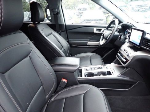 Certified 2023 Ford Explorer XLT w/ Equipment Group 202A image 10