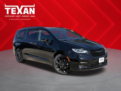New 2026 Chrysler Pacifica Limited w/ S Appearance Package