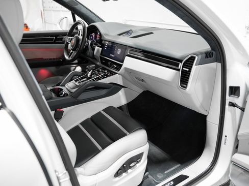 Used 2023 Porsche Cayenne GTS image 25