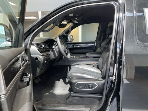Used 2023 Jeep Wagoneer 4WD w/ Convenience Group I image 17