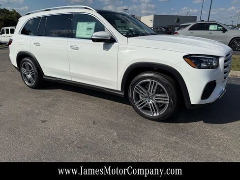 Used 2026 Mercedes-Benz GLS 450 4MATIC image 4