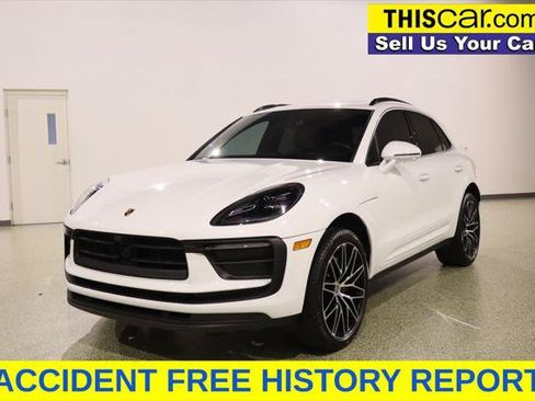 Used 2024 Porsche Macan AWD/4WD image 3