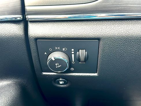 Used 2021 Jeep Grand Cherokee Limited image 37